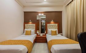 Hotel Lords, Fort